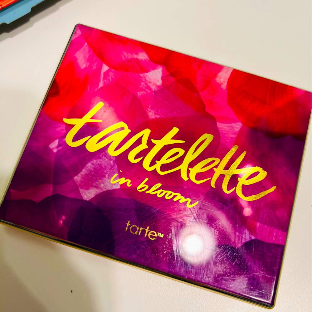 Tattle In-Bloom pallet